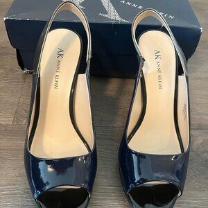 Anne Klein Akebony Navy/Grey- Ebony- Size 7.5 Heels
